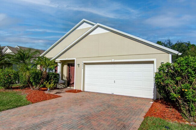 Building Photo - Beautiful MOVE-IN READY 4bed/2bath Home lo...