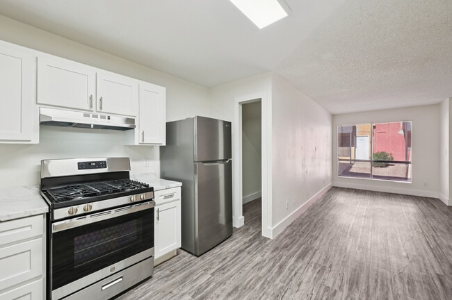 Building Photo - Las Casitas