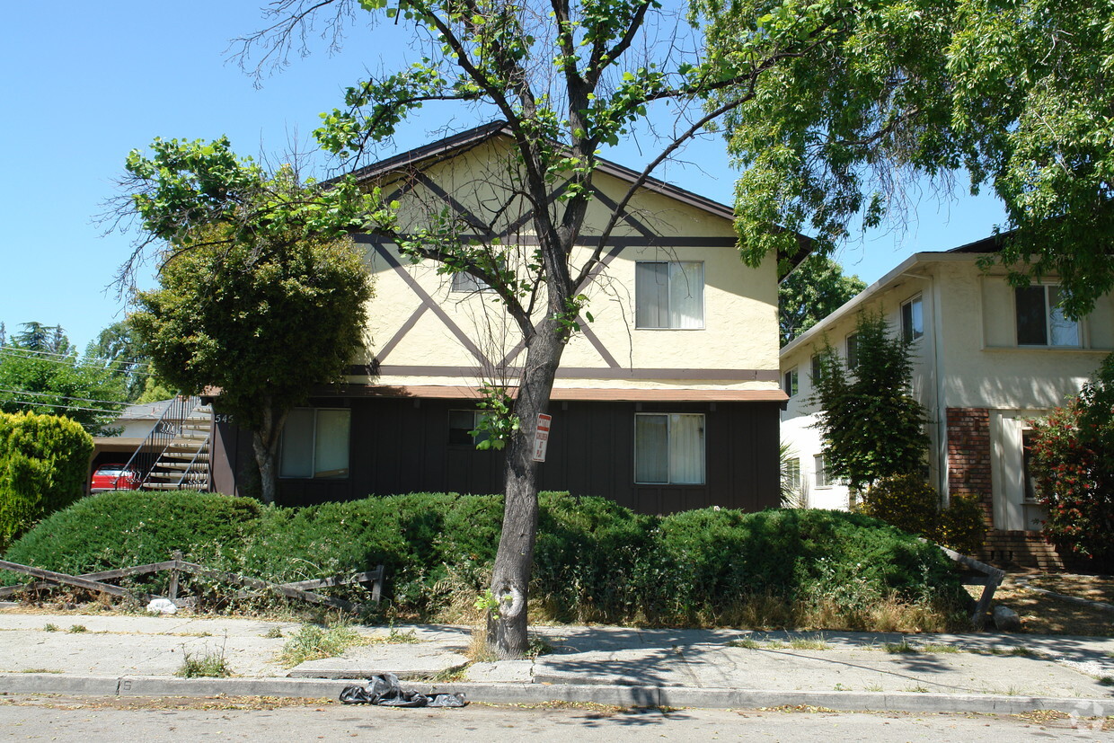 Building Photo - 545 Northlake Dr