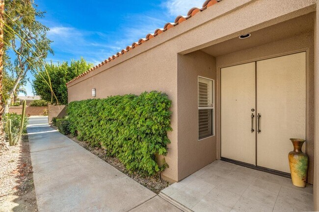 Foto del edificio - 142 Lakeshore Dr