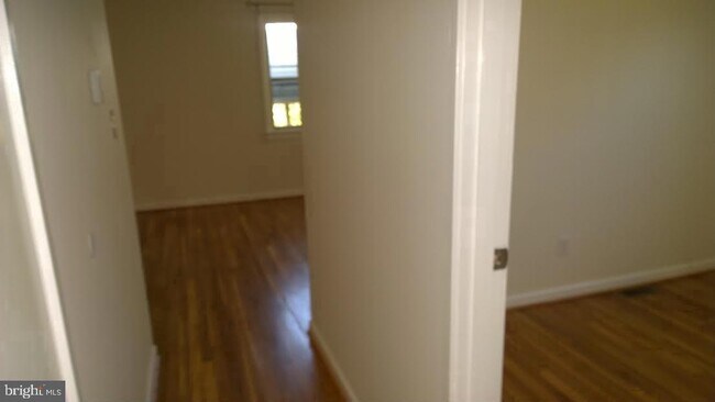 Building Photo - 1746 Pimmit Dr