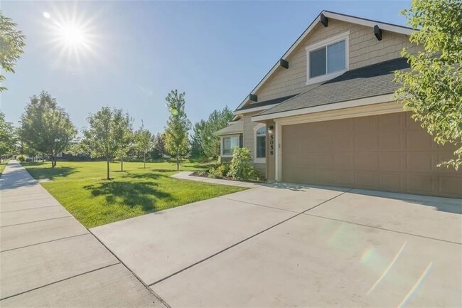 Building Photo - 5058 W Brunmier Dr