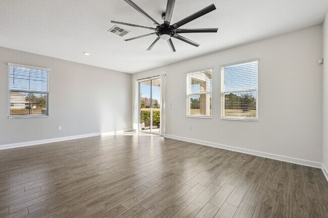 Photo - Spacious 3-Bedroom, 2.5 Baths Townhouse Retreat in Prime Orlando Location!