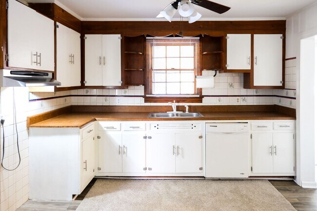 Building Photo - 3Bedroom/2Bath Greenville Home Available Now
