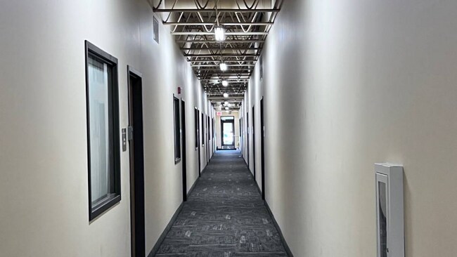 Foto del edificio - 1301 Cliff Rd E