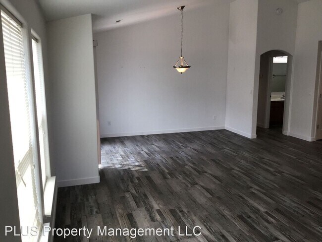 Building Photo - 3 br, 2 bath House - 1335 NE 5th St.