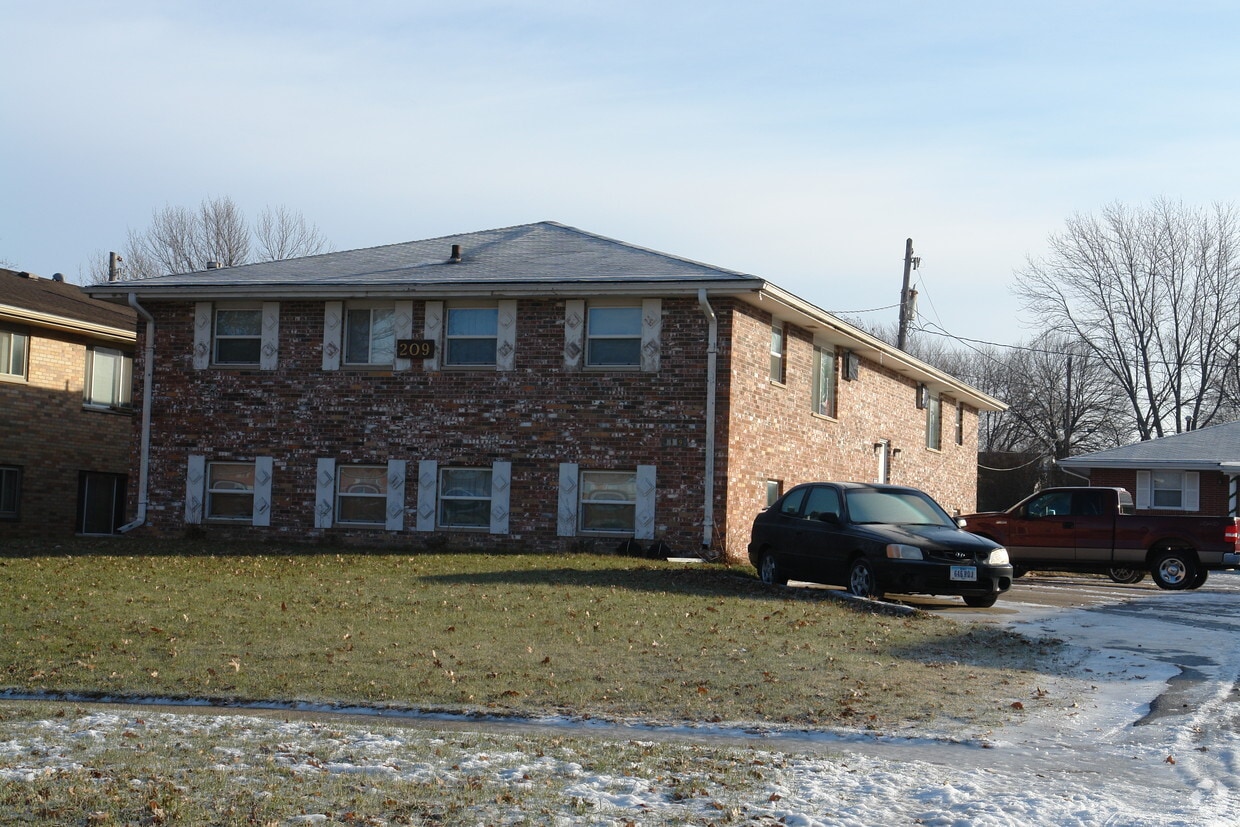 Building Photo - 209 NW College Ave