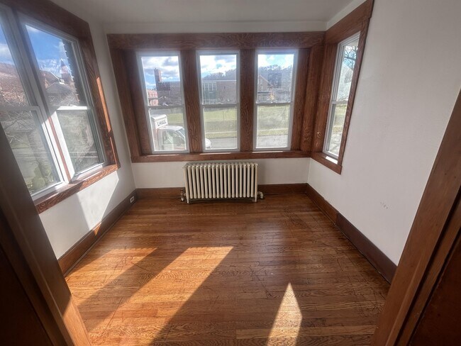 Foto del edificio - 631 Coleman Ave
