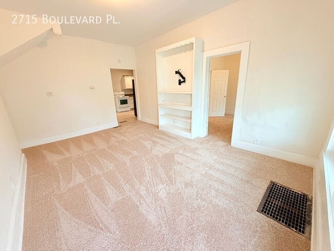Building Photo - 2715 Boulevard Pl