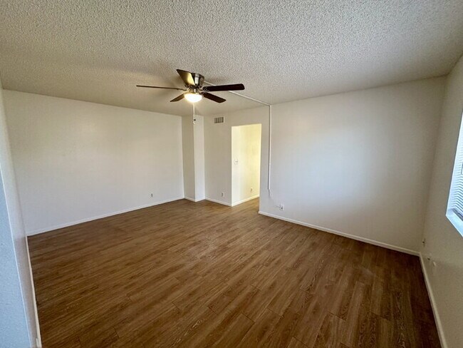 Foto del edificio - 6746 E Dallas St