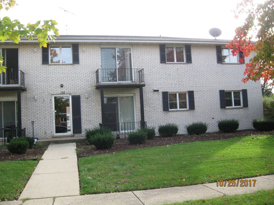 114 Town Crest Dr, New Lenox, IL 60451 Room for Rent in New Lenox, IL