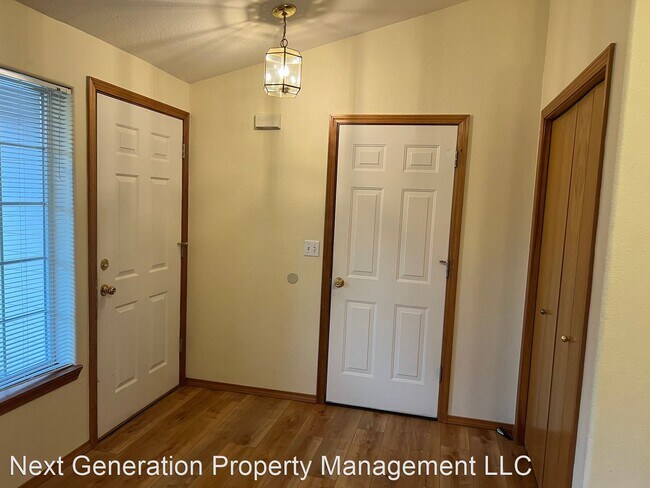 Building Photo - 3 br, 2 bath House - 4013 Forsythia St.