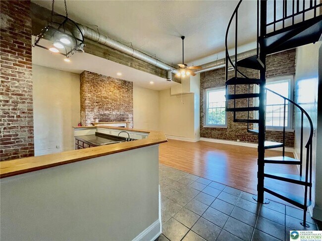 Building Photo - 147 S 4th St