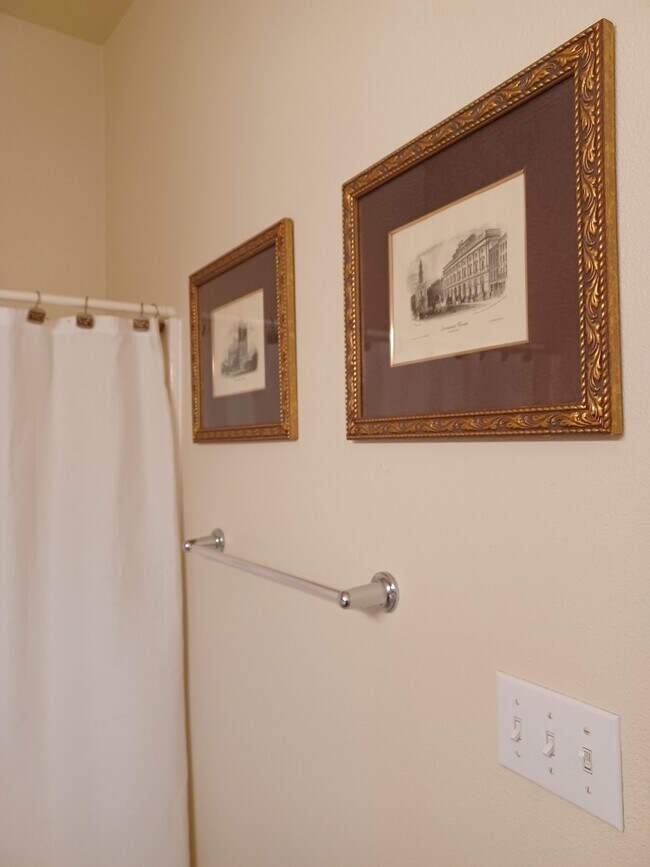 Building Photo - 115 Palomar Ave