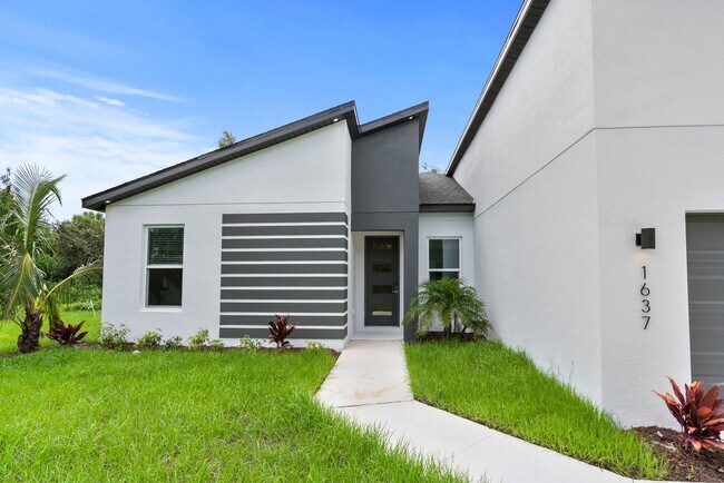 Foto del edificio - BRAND NEW HOME! Modern, energy efficient h...
