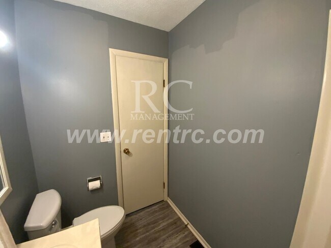 Building Photo - 206 Fourteenth E (g)-