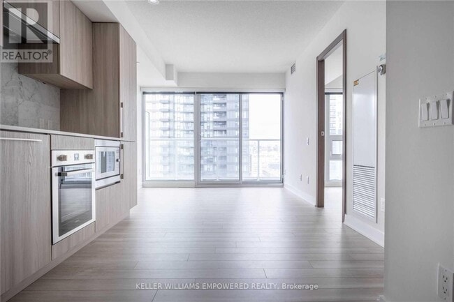 Building Photo - 17 Bathurst St