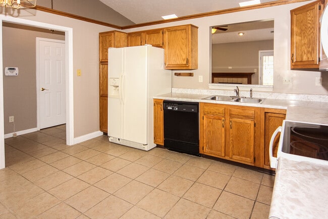 Foto del edificio - 3 Bedroom Ranch with Pond View in Pike Tow...