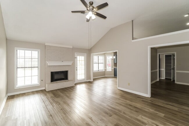 Building Photo - 8607 Sunnyvale St N