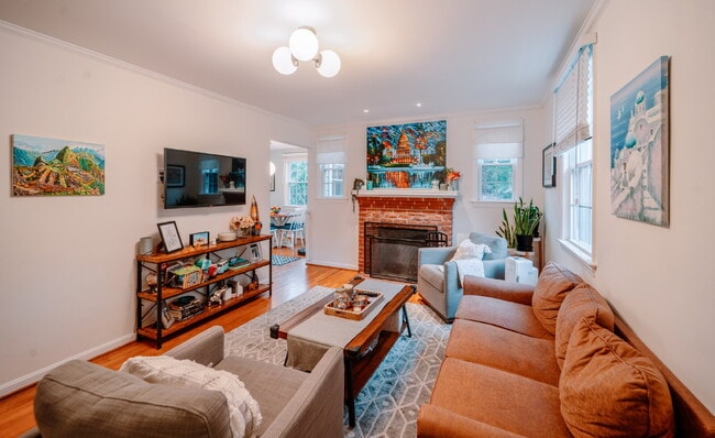 Building Photo - Charming Cape Cod Retreat in Prime Falls C...
