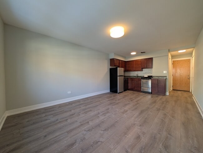 Building Photo - 456 W Barry Ave