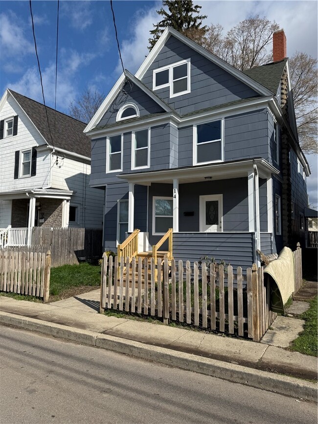 Building Photo - 14 Willow Pl