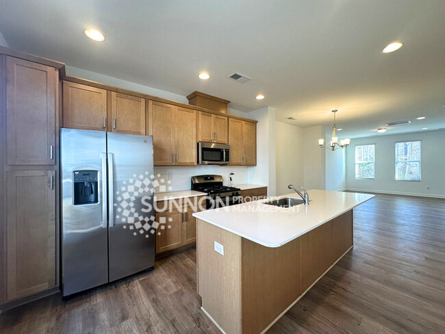 Building Photo - 2 Bedroom, 2.5 Bathroom in Brand New Royal...