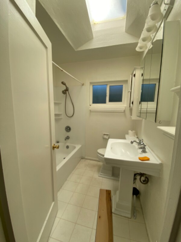 Building Photo - 2403 Meadowbrook Rd