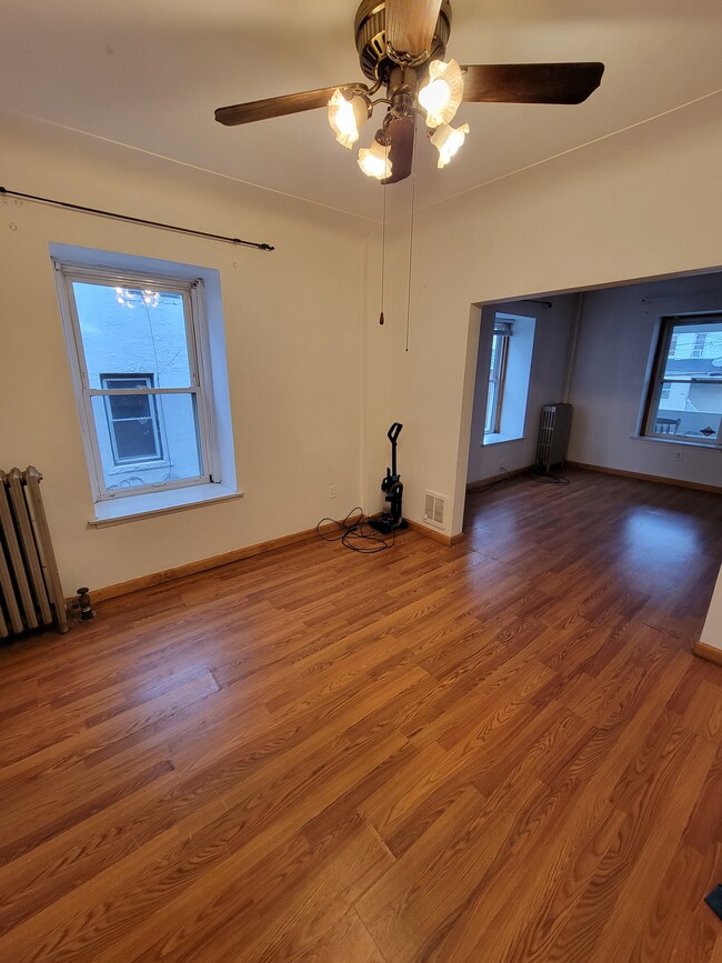 Building Photo - 538 Breck St