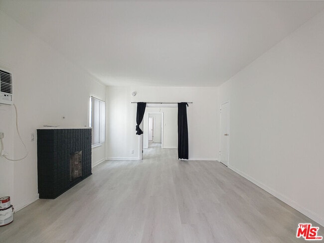 Building Photo - 336 S Wilton Pl