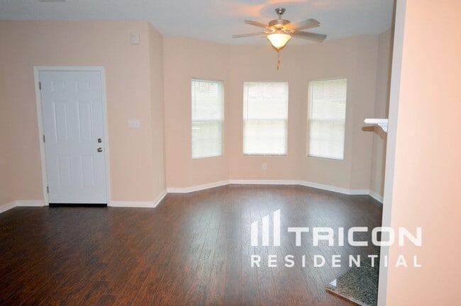 Foto del edificio - 5325 Oakley Commons Blvd