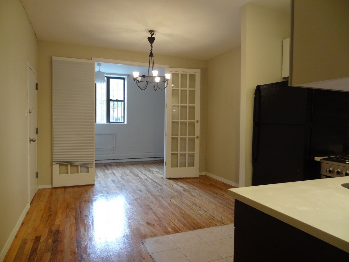Foto principal - 943 Herkimer St