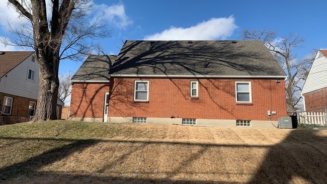 Building Photo - 1044 Sherwood Dr
