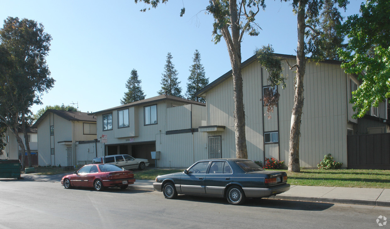 Building Photo - 230 Bendorf Dr