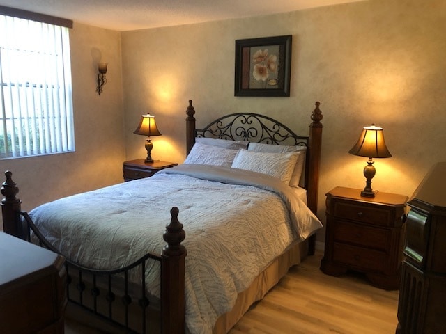 Bedroom - 9325 Lagoon Pl Apartment