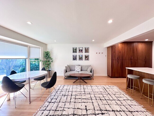 Foto del edificio - Lovely Duplex NE Portland - 2 bed, 1 bath w/Garage!