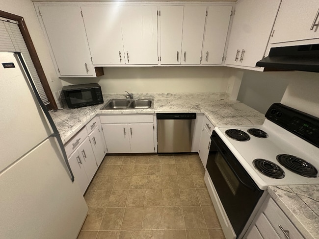 Building Photo - 2685 Woodstone Pl