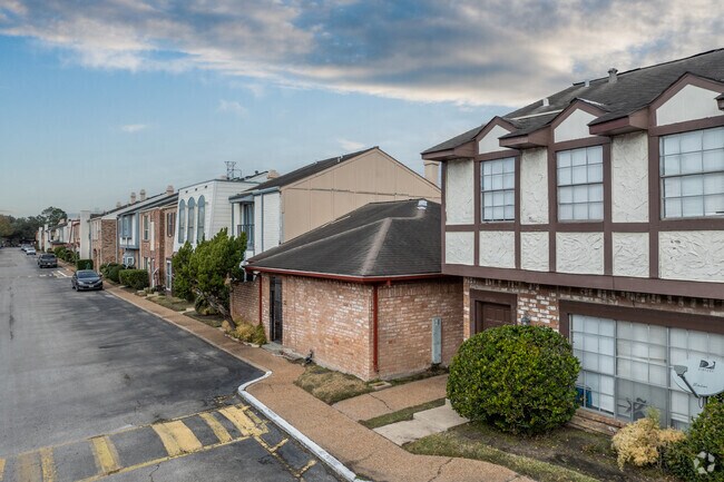 7700 Creekbend Dr Houston, Texas 77071 - Meadow Walk Townhomes