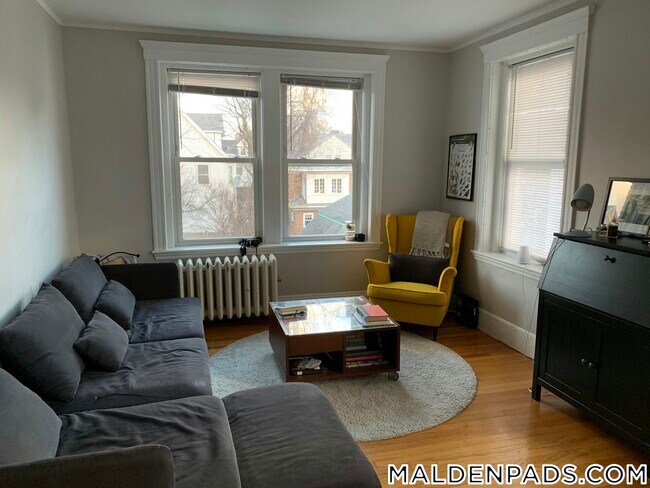 Building Photo - 170 Maple St