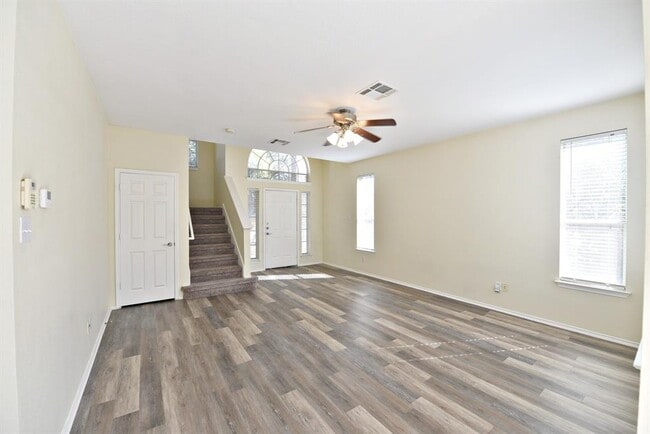 Foto del edificio - 10508 Hainsworth Park Dr