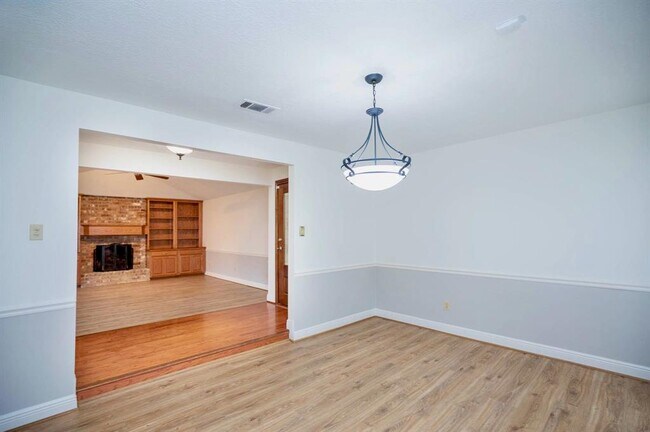 Building Photo - 3922 W Creek Club Dr