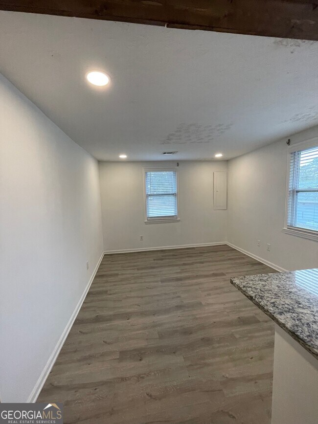 Foto del edificio - 405 N Park St