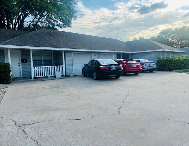 Foto del edificio - 1101 Justin Ln