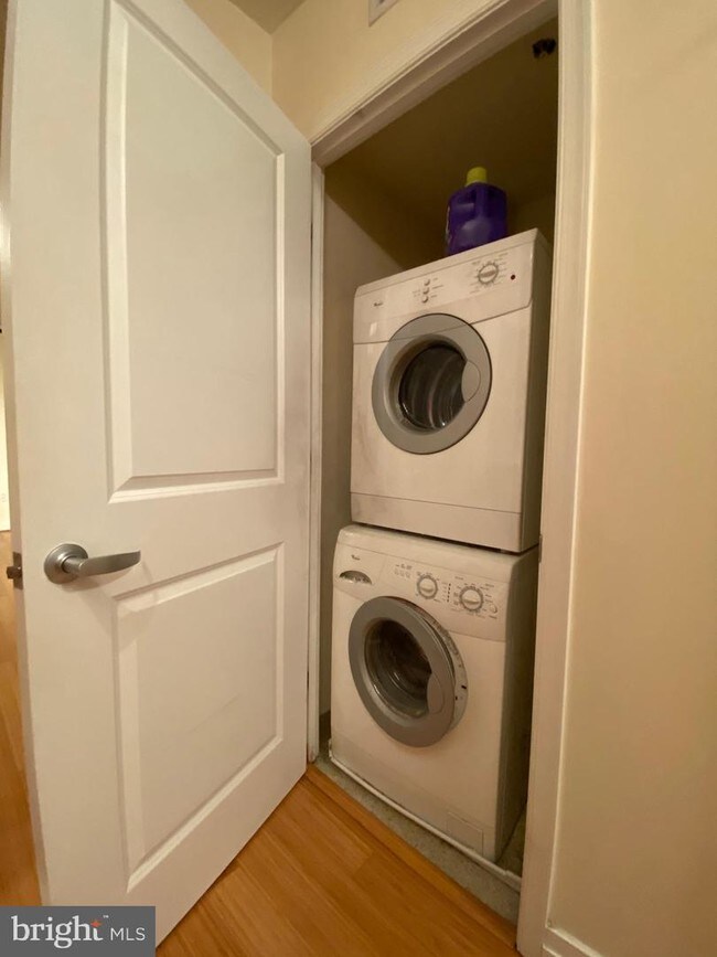 Foto del edificio - 915 E St NW