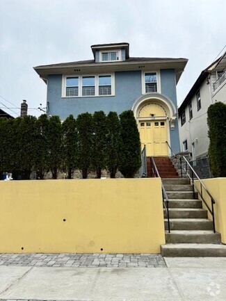 Building Photo - 128 Hillside Ave