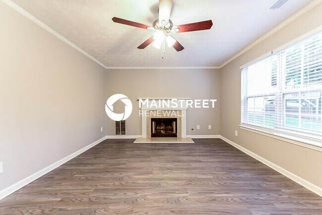 Foto del edificio - 3 Bedroom Pet-Friendly Home in Riverdale, GA with Main Street Renewal