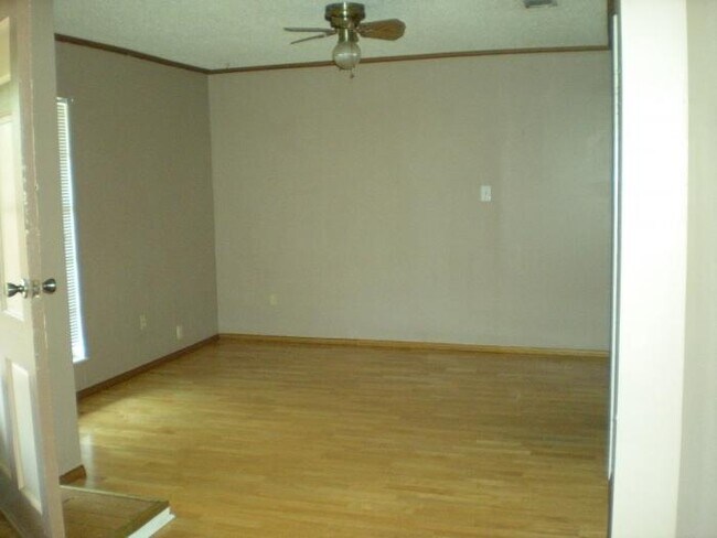 Foto del edificio - 1110 Aaron Ave