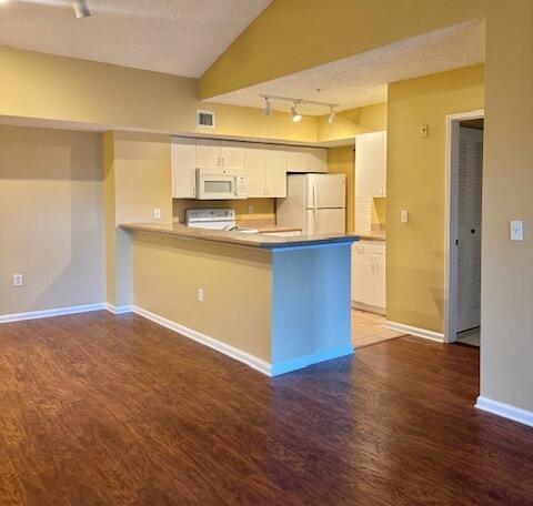 Foto principal - 272 Village Blvd
