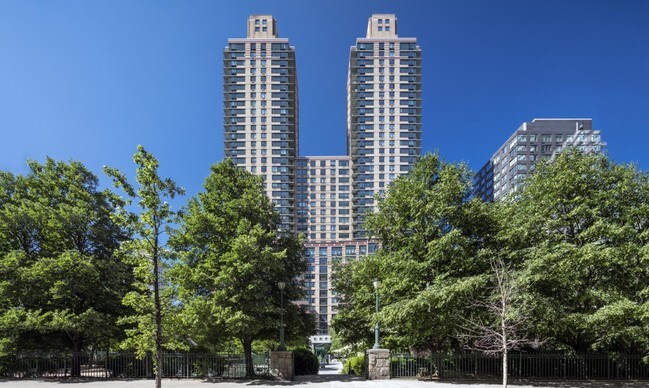 Foto del edificio - 55-75 West End Avenue