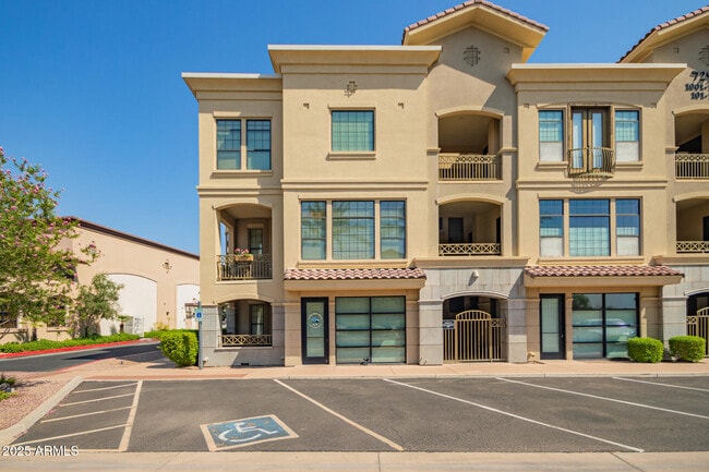 Building Photo - 7297 N Scottsdale Rd